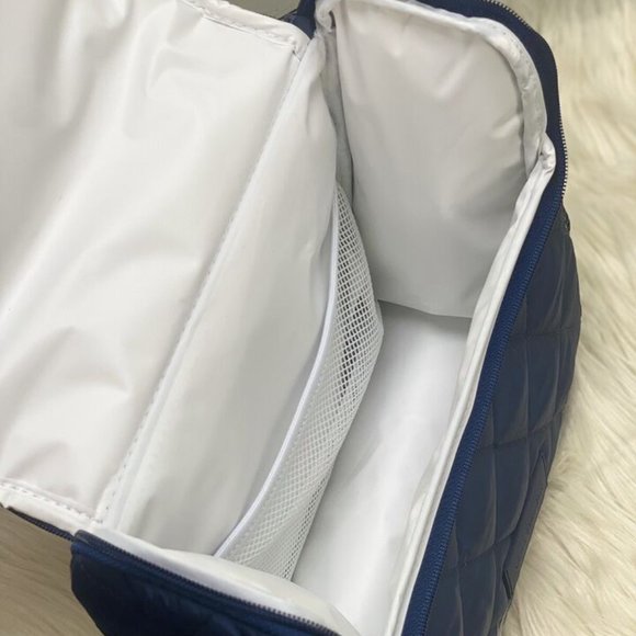 Vera Bradley New Ultralight Lunch Crossbody Scroll Navy Insulated NWT 29825-T84 - Picture 7 of 9